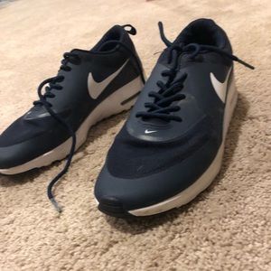 Navy blue nike airmax